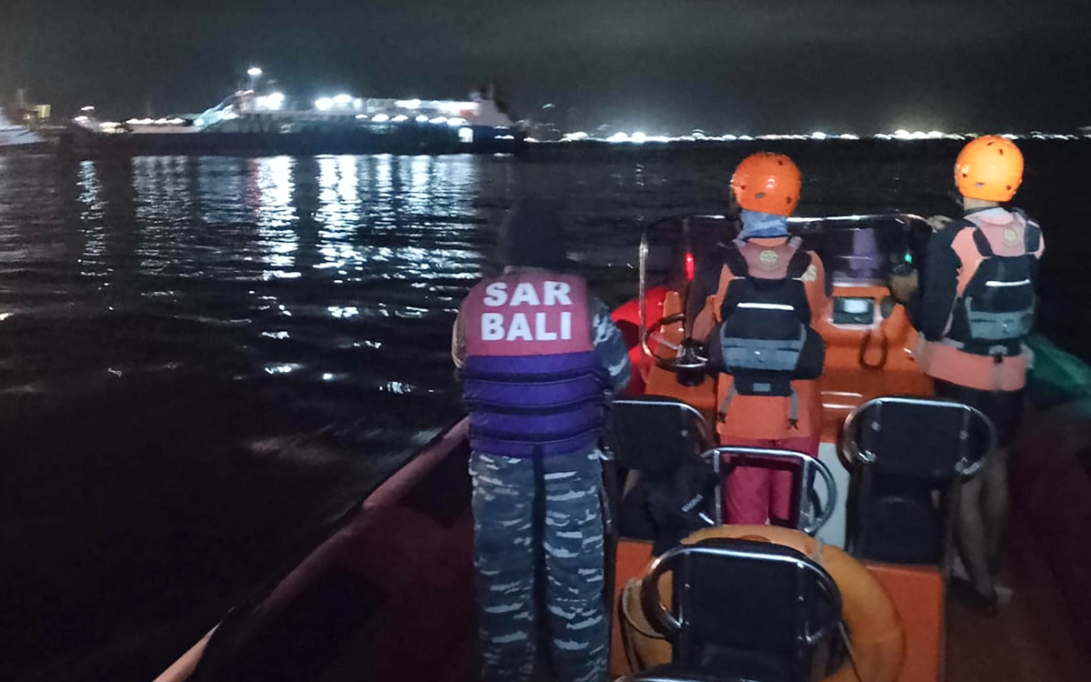 Tragedia en Bali | Se hunde ferri con 65 personas; 4 muertos y 38 desaparecidos