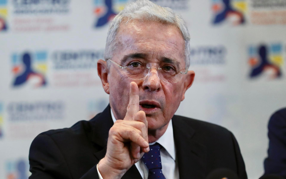 Uribe, expresidente de Colombia, culpable por dos delitos