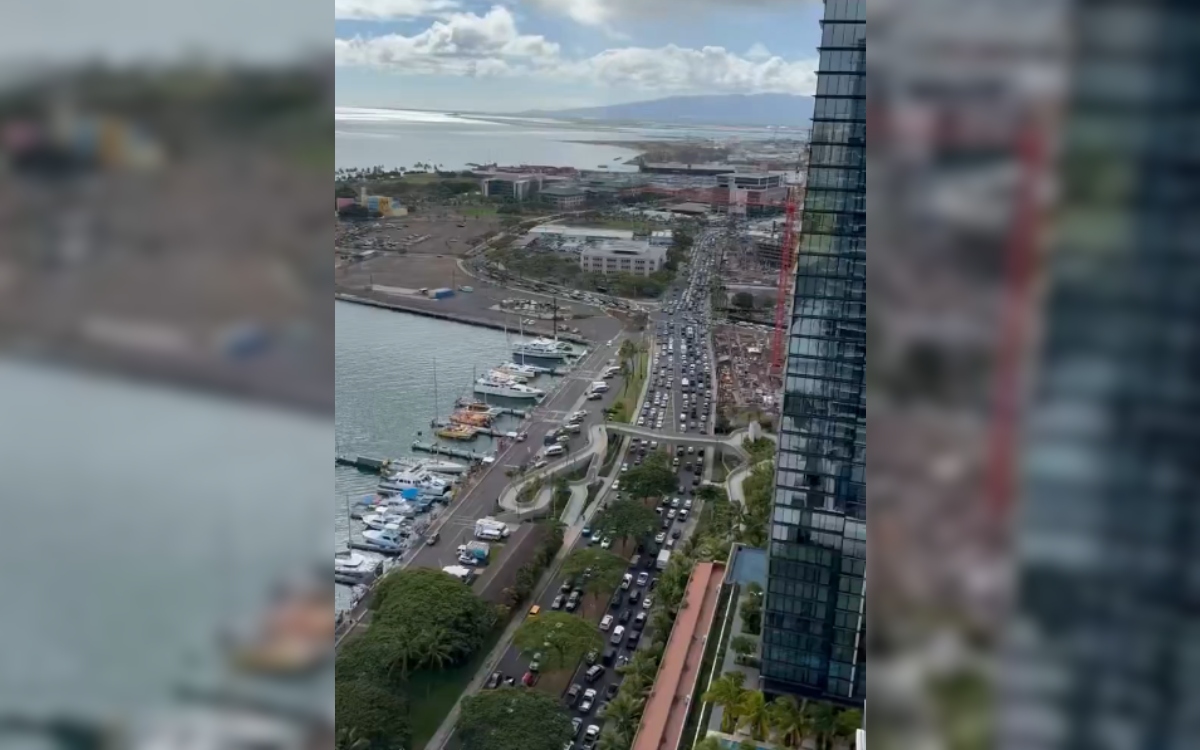 Video | Embotellamiento vial en Hawái tras alerta de tsunami