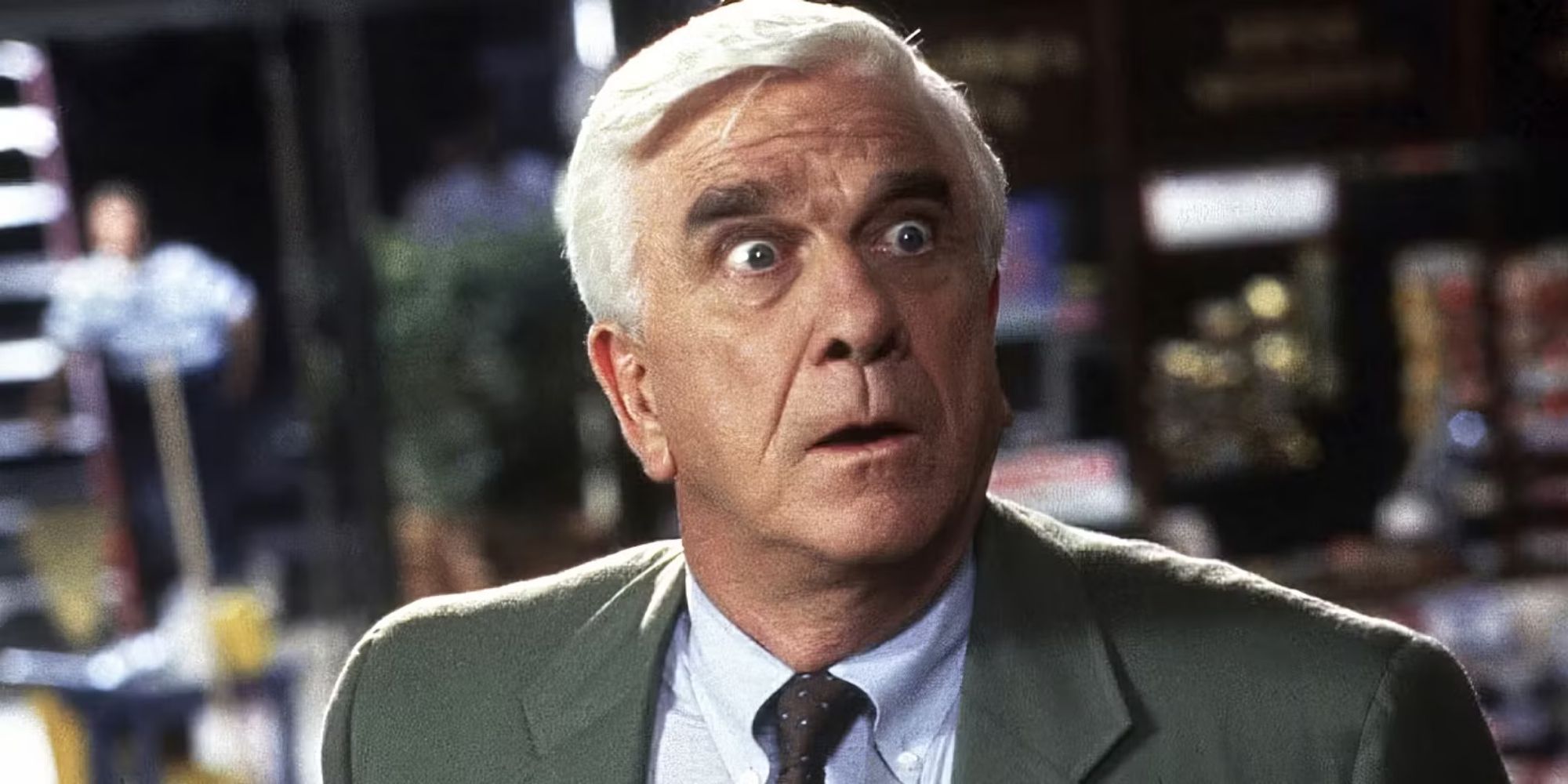 La pistola desnuda honra el legado de Leslie Nielsen de la manera más tonta posible