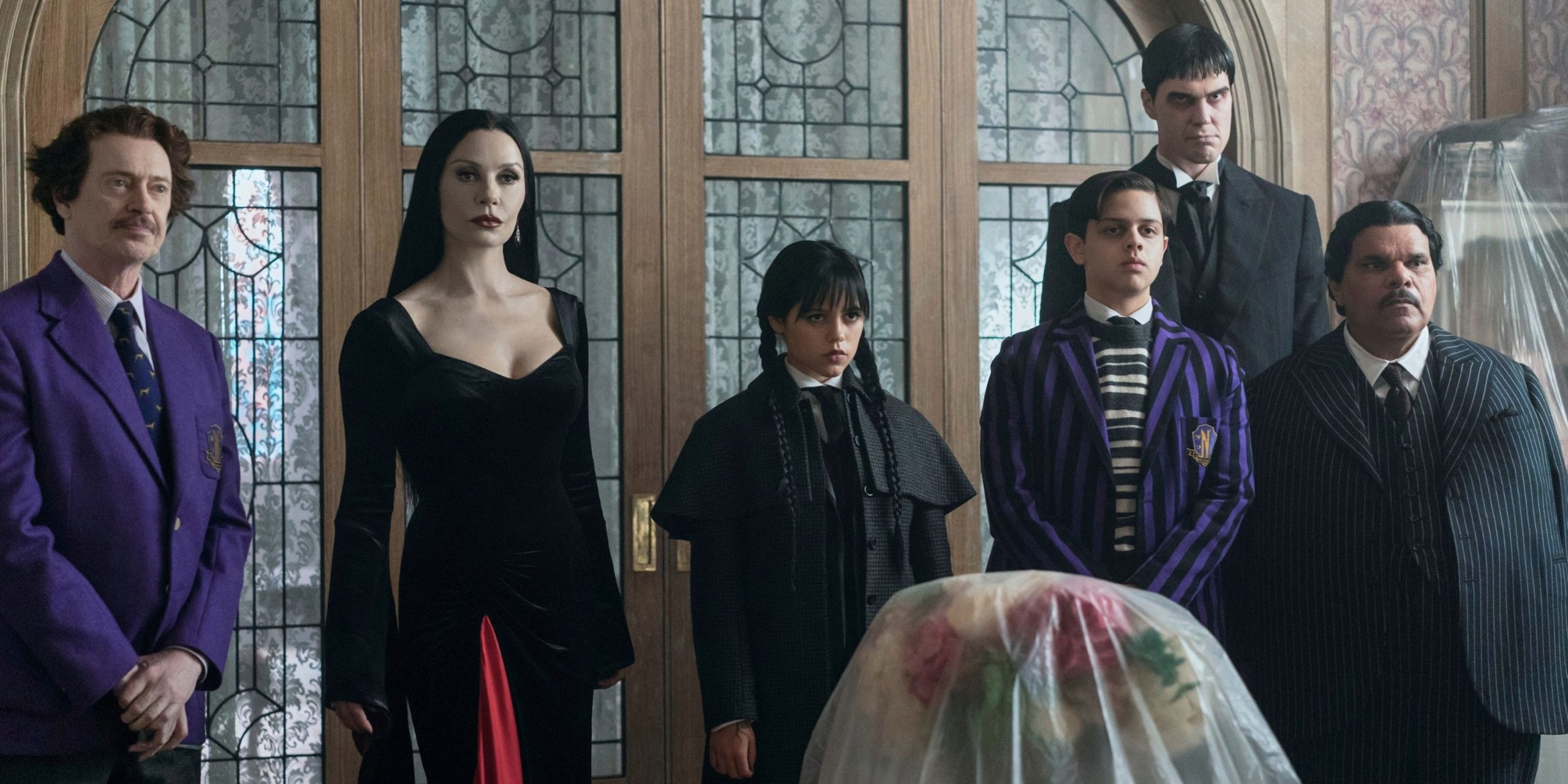 El miércoles Showrunner revela cómo se eligió la querida estrella de la familia Addams de los 90