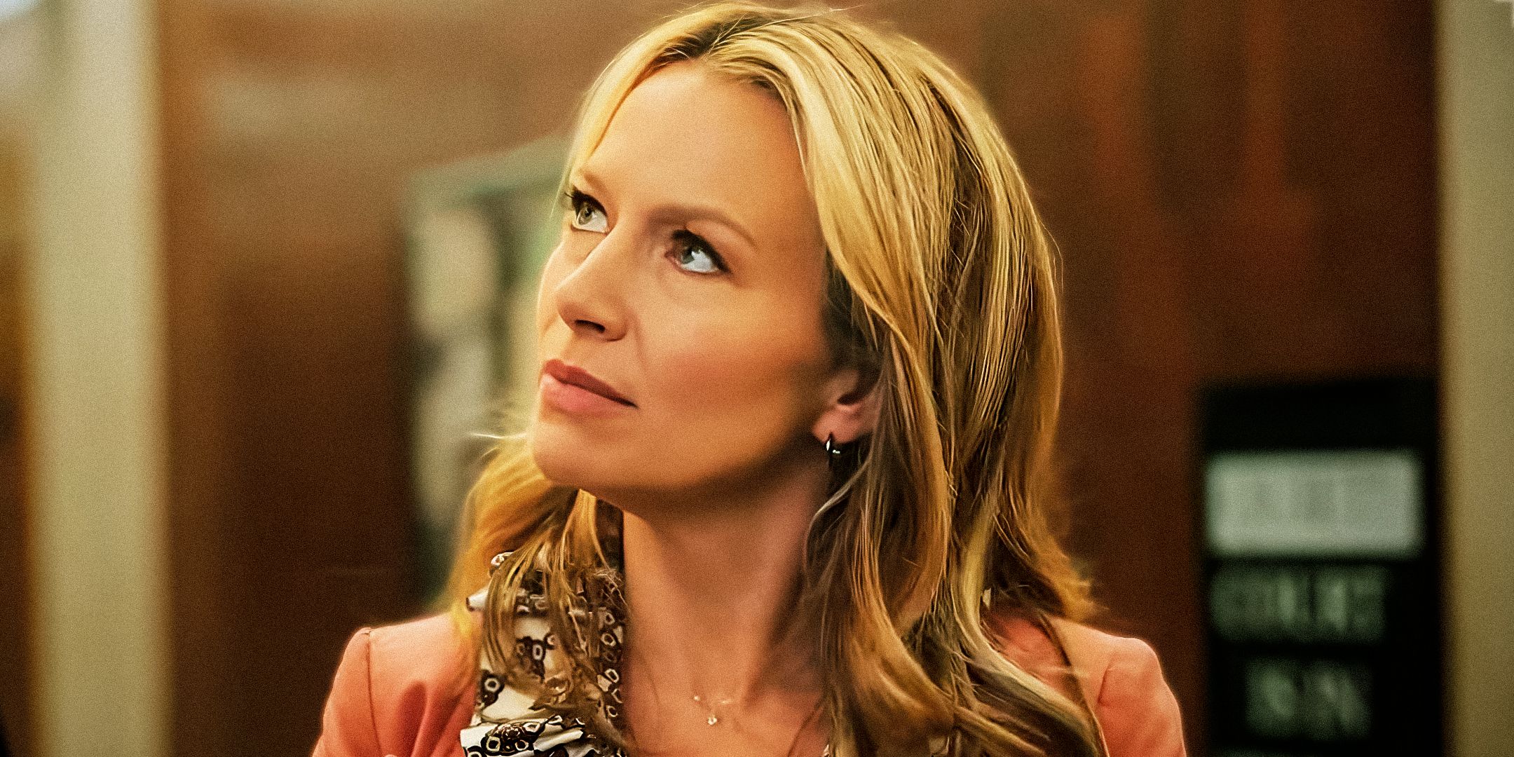 La temporada 4 de Lincoln Lawyer confirma la filmación de envoltura y se burla de nuevos personajes en imágenes BTS