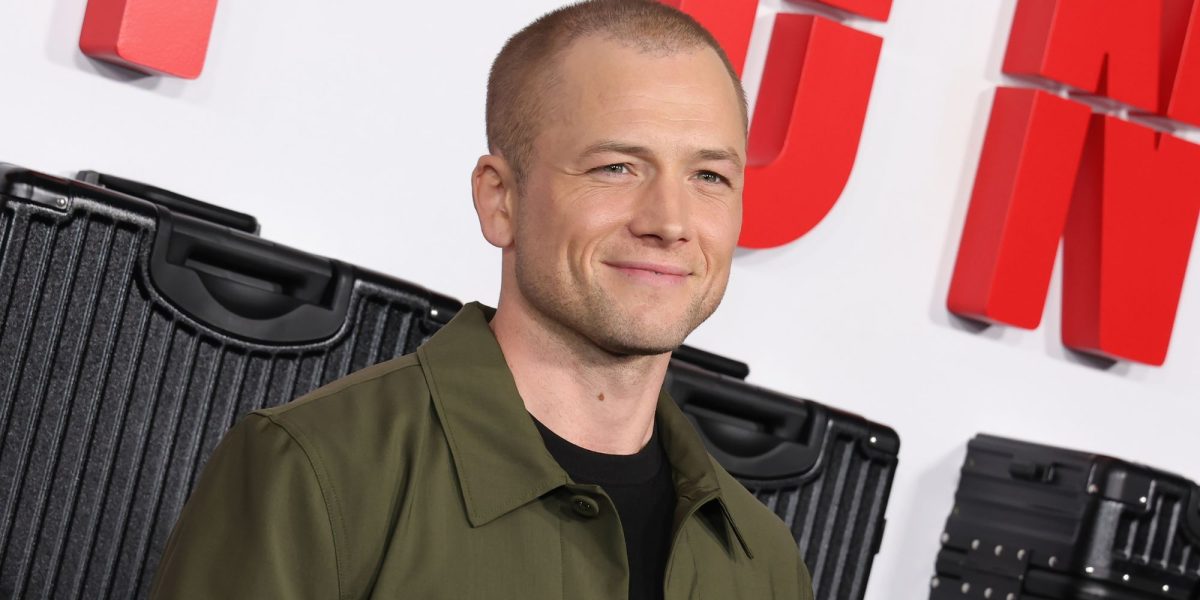 Taron Egerton cantó la misma canción icónica en dos películas totalmente diferentes