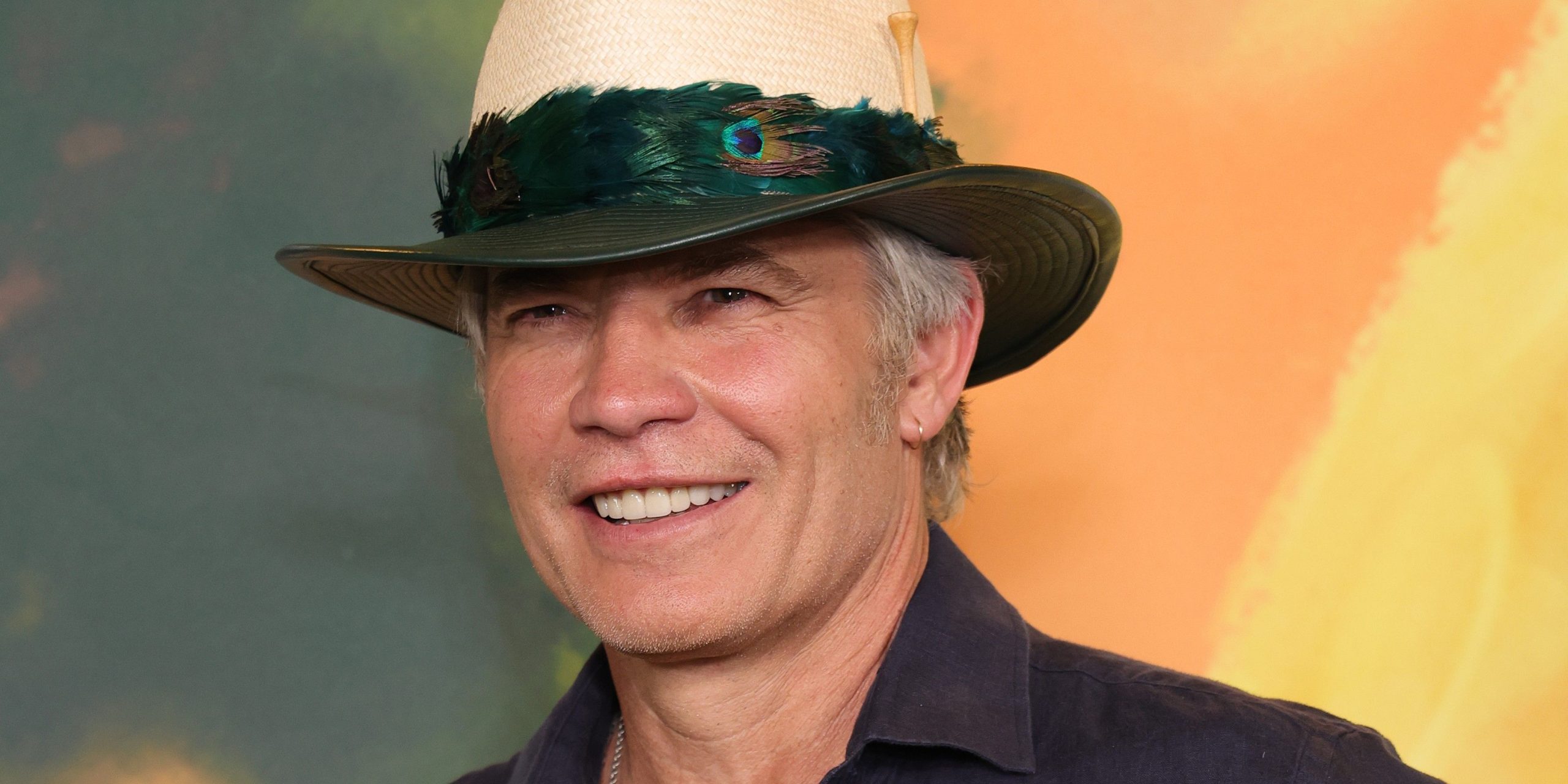 Timothy Olyphant puede haber confirmado accidentalmente su papel en la secuela de Netflix de la película nominada al Oscar de Quentin Tarantino