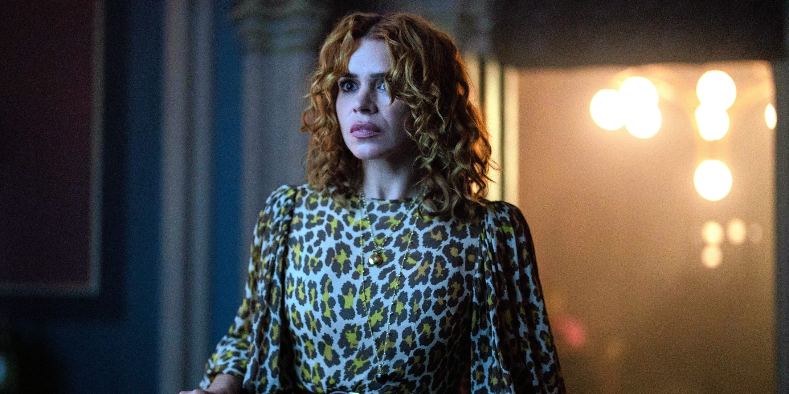 El papel de Billie Piper como el nuevo profesor de música del miércoles es un casting brillante