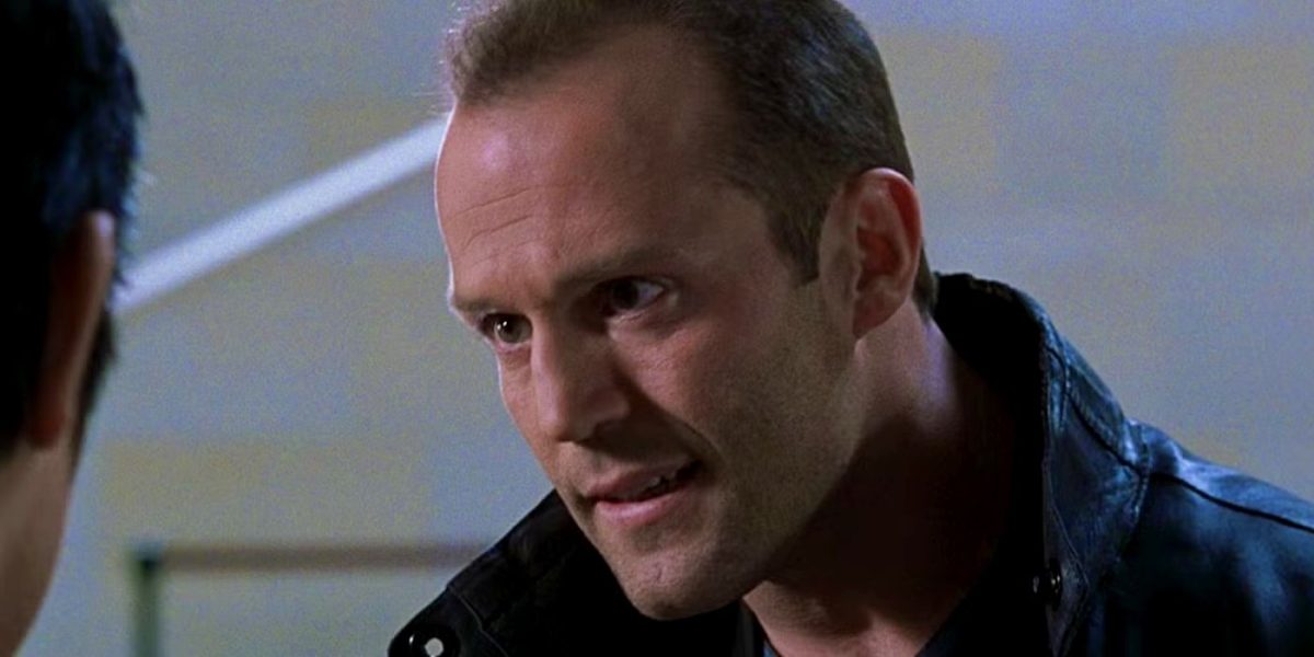 Hace 25 años, Jason Statham luchó contra una leyenda de las artes marciales en esta película de ciencia ficción imperdible