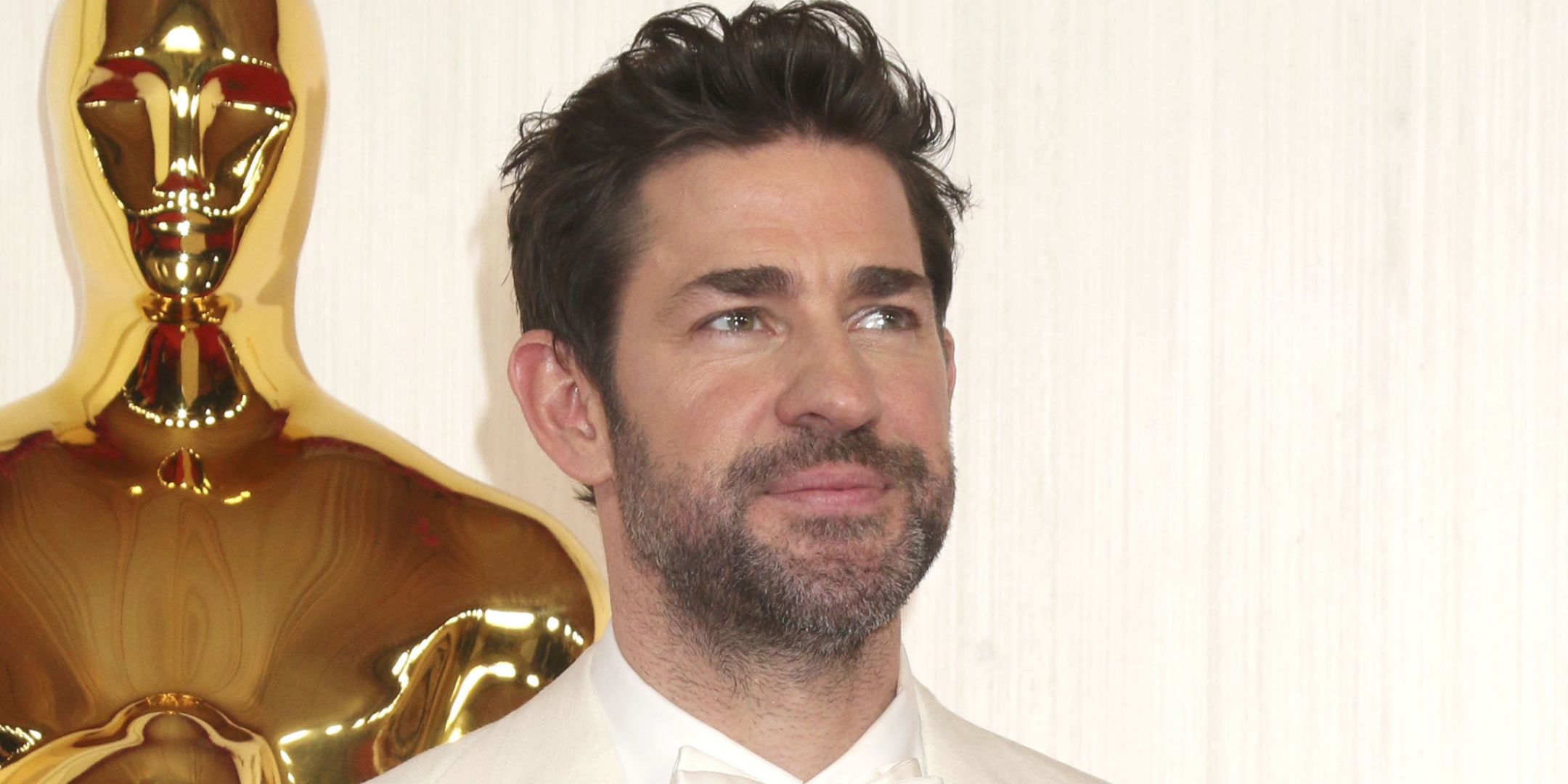 El primer éxito de video de John Krasinski es el thriller de acción perfecto para atracones