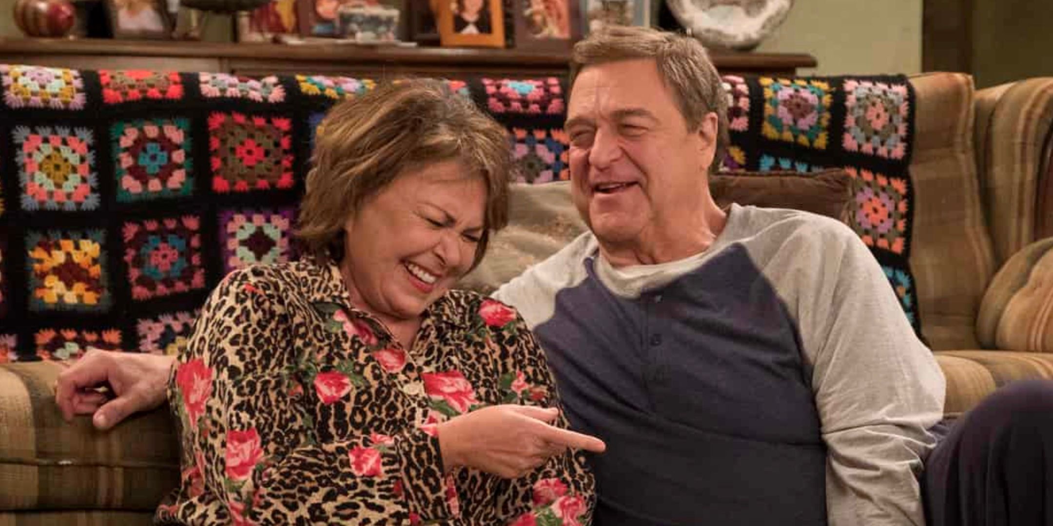Un nuevo informe contradice la afirmación de Roseanne Barr de que se le pidió que regresara para el final de Conners: “inexacto”