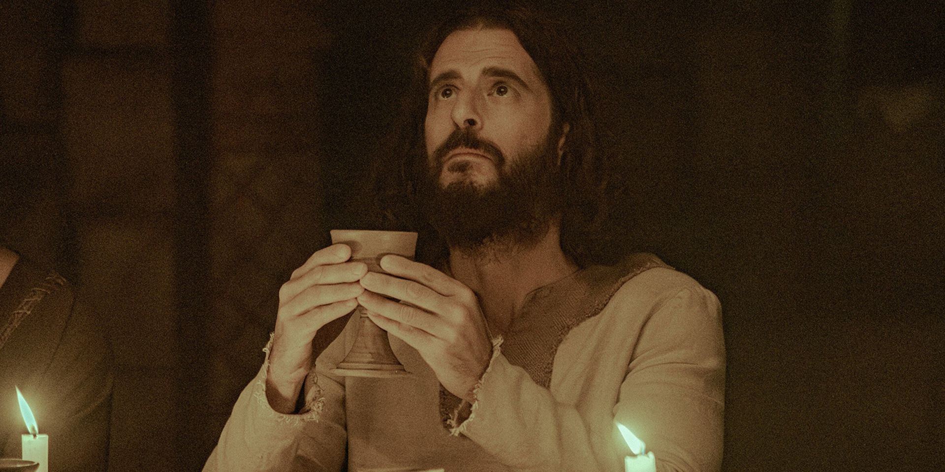 El nuevo programa del creador elegido proyecta la estrella de Bridgerton como figura bíblica clave