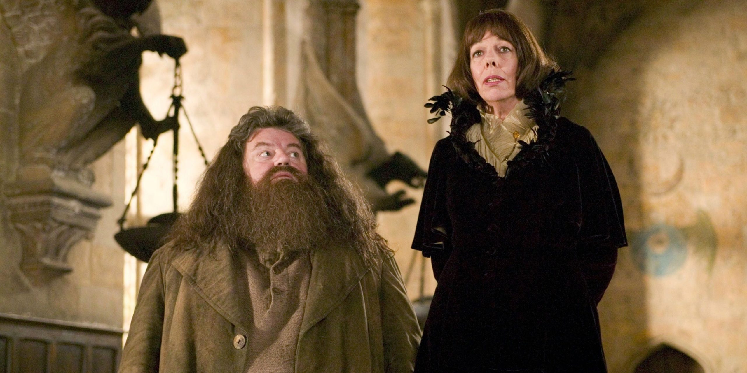 Harry Potter viaja al callejón diagon con Hagrid en fotos detalladas de HBO Set