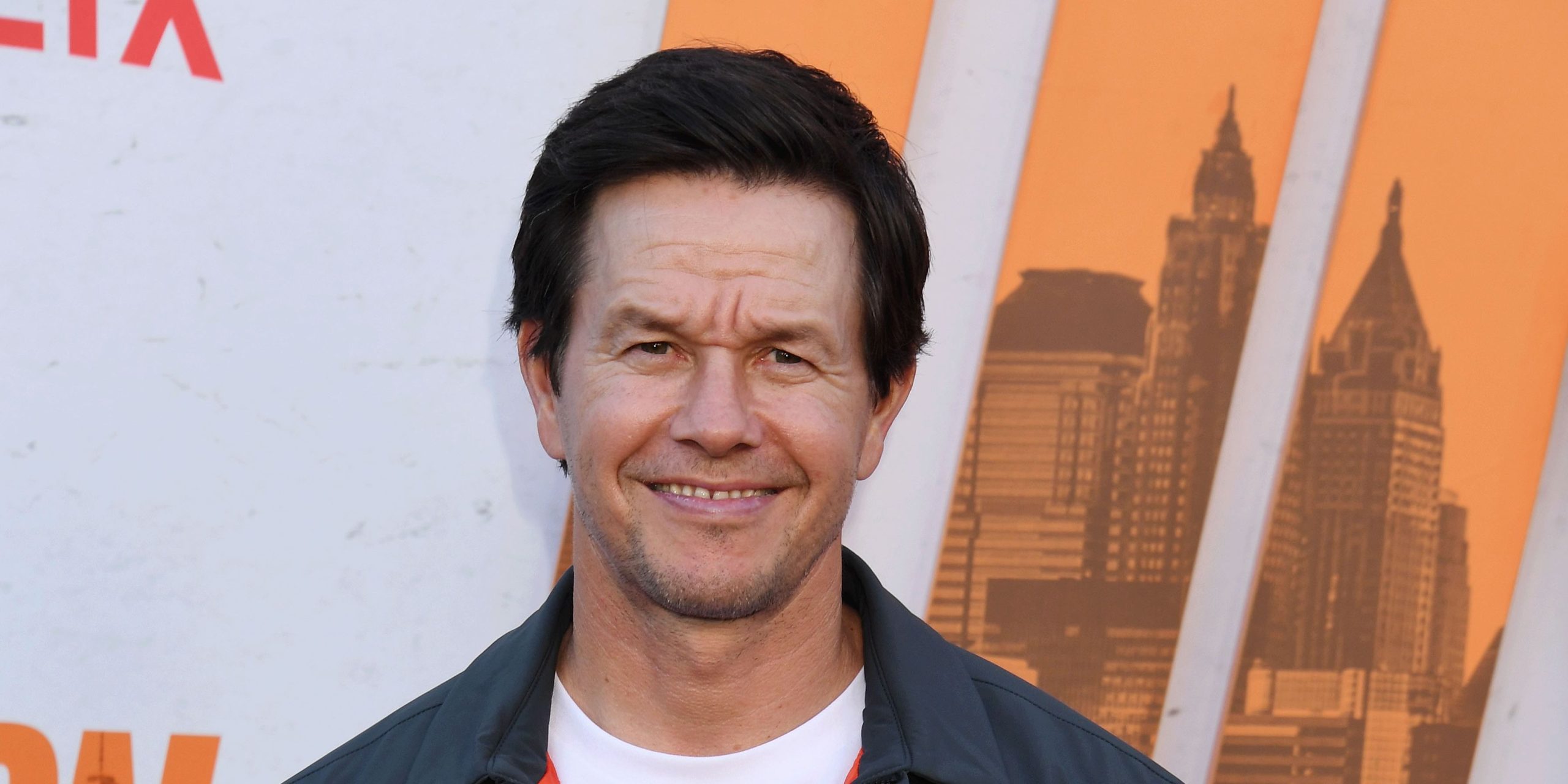 Mark Wahlberg establece una reunión de 19 años con la estrella difunta en la nueva película de Apple TV