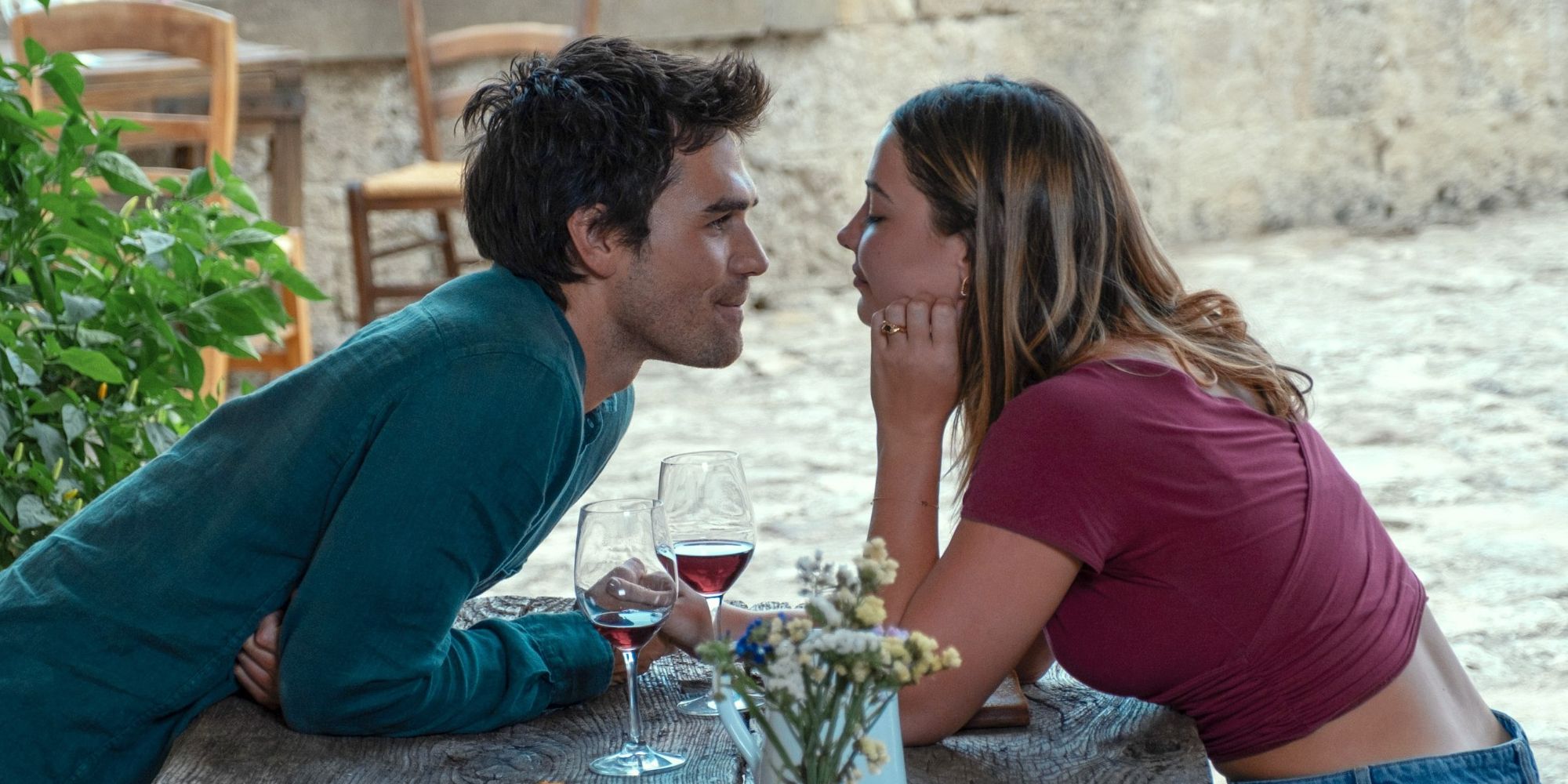 El mapa que te lleva al final explicado por Madelyn Cline y KJ Apa