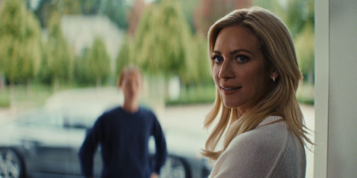 El próximo thriller de crimen de Netflix de Brittany Snow después de las esposas de caza revelada en nuevas imágenes