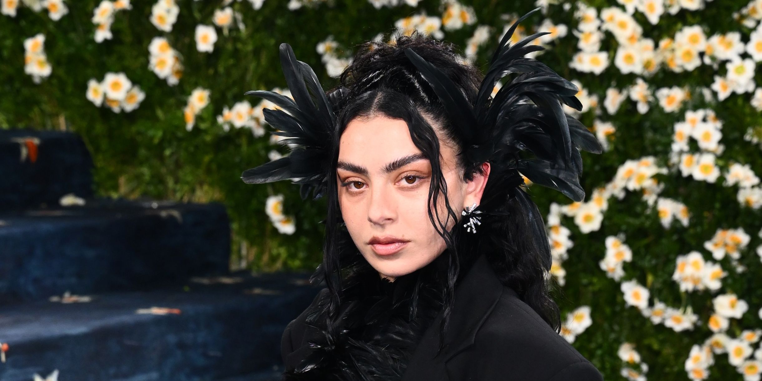 La adaptación cinematográfica de Nicholas Galitzine y Charli XCX de la querida novela gráfica de fantasía revela avance en el avance del avance