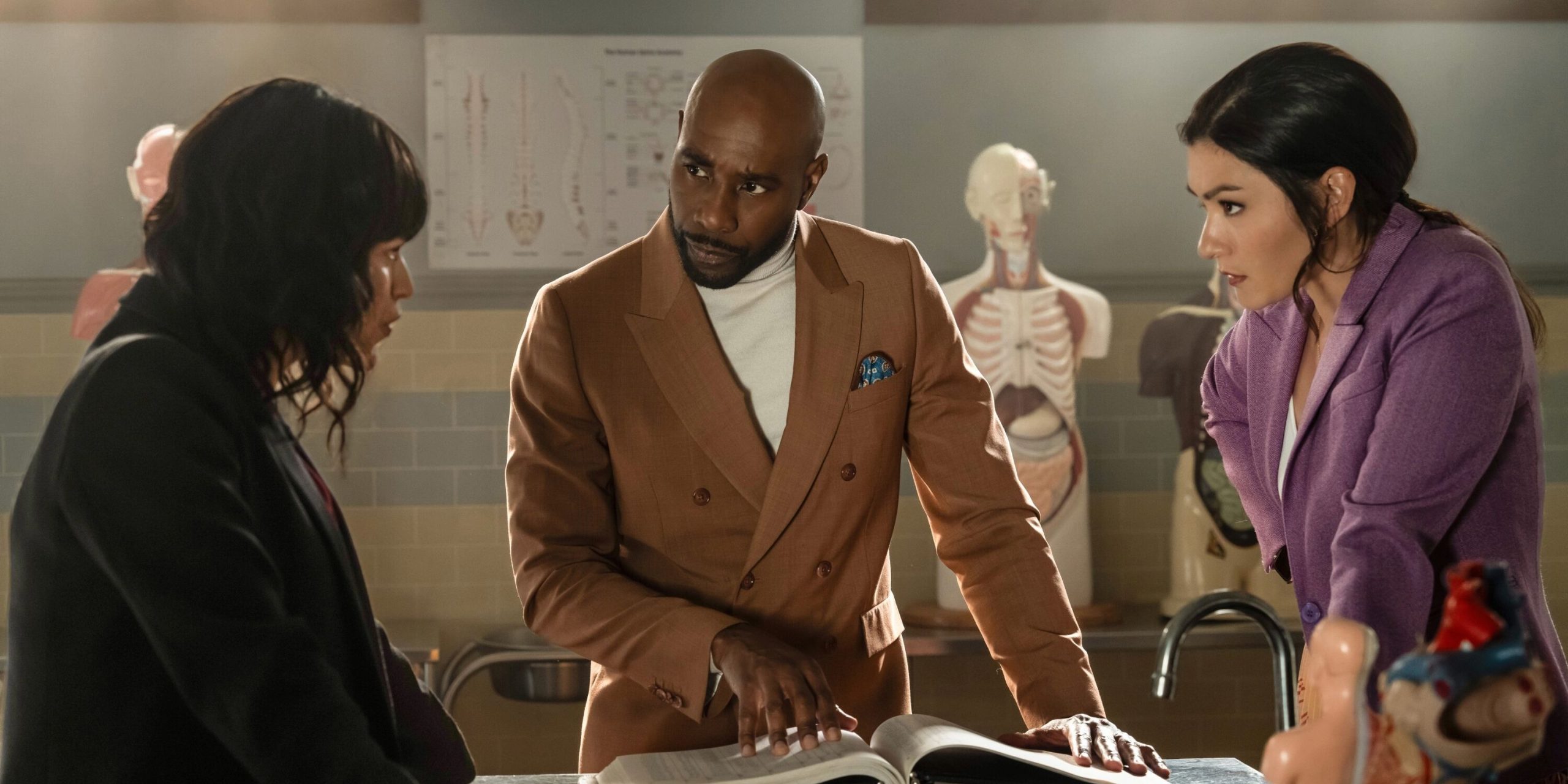 NCIS Franchise Star Boards El elenco de Watson para la temporada 2