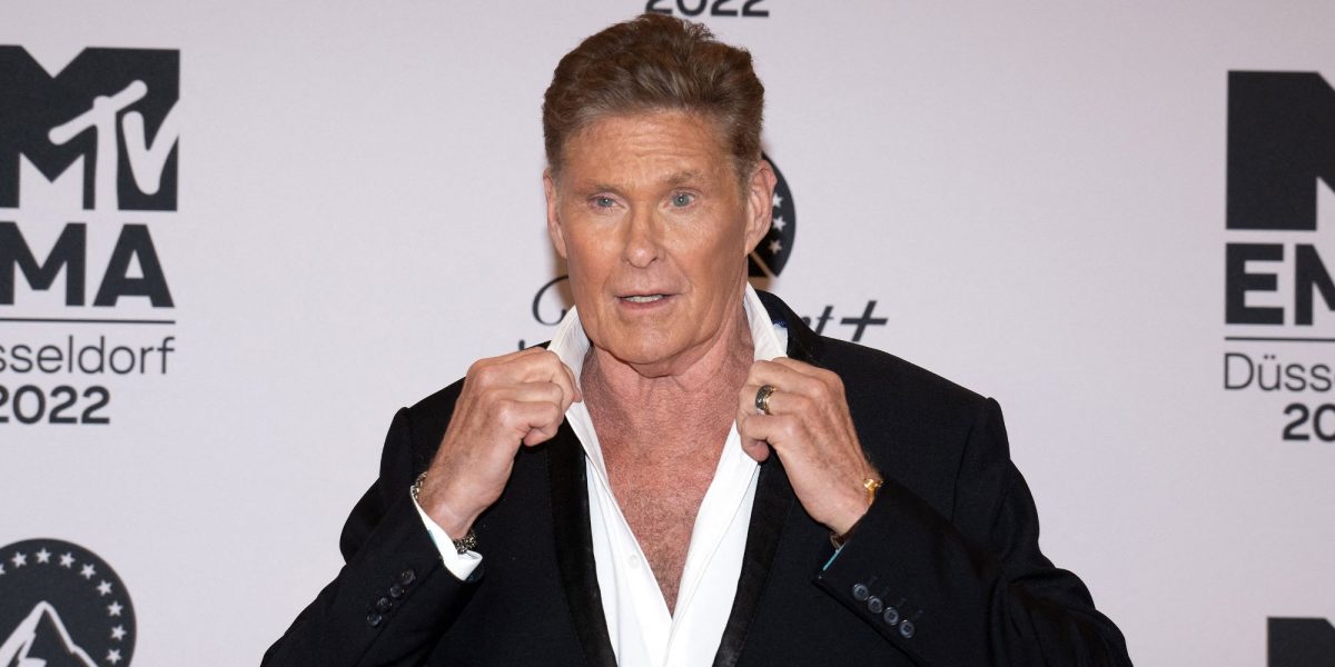 El clásico de culto de 42 años de David Hasselhoff está obteniendo una adaptación cinematográfica de Cobra Kai Creators