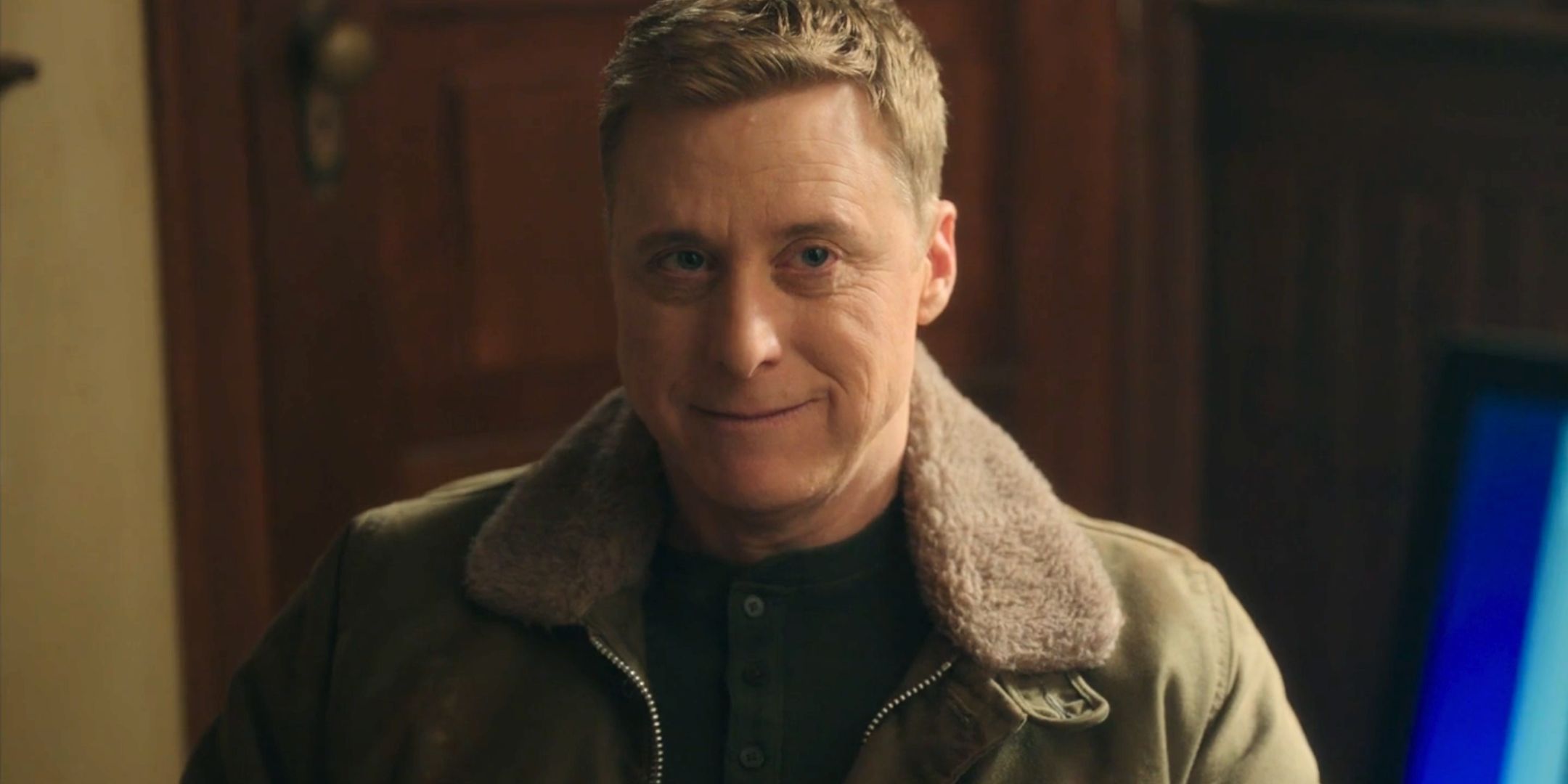 Cómo la cancelación temprana del residente Alien cambió 2 finales principales de personajes