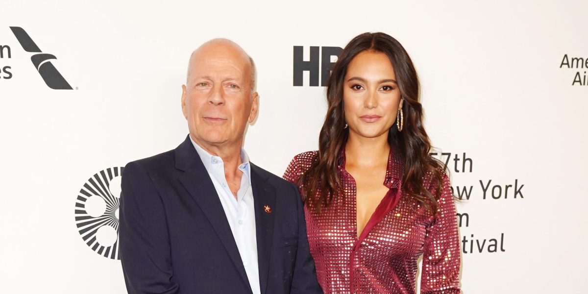 Bruce Willis recibe una nueva actualización de salud de la esposa después del diagnóstico de demencia: "Es solo su cerebro lo que le está fallando"