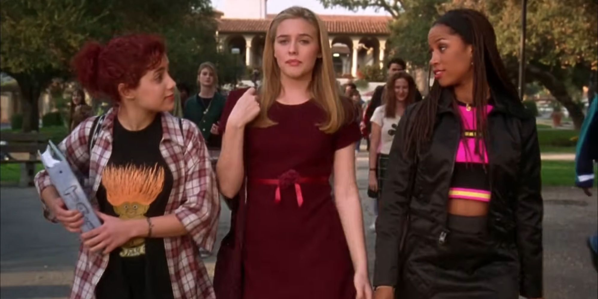 Alicia Silverstone como Cher con sus amigos en Clueless