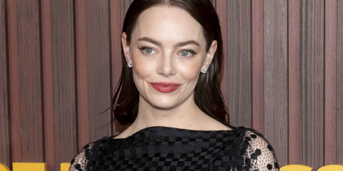 El aspecto calvo de Emma Stone revelado en el nuevo trailer de Bugonia