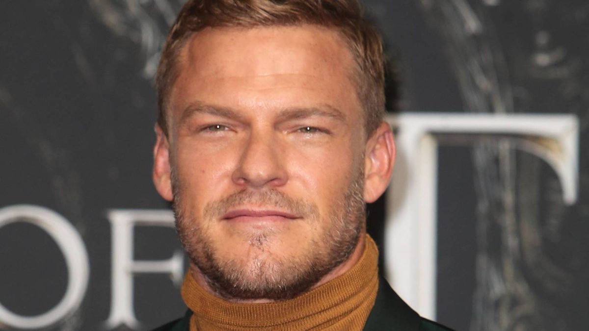 Alan Ritchson clasifica su nueva película de acción en la escala de brutalidad: "Va aún más ..."