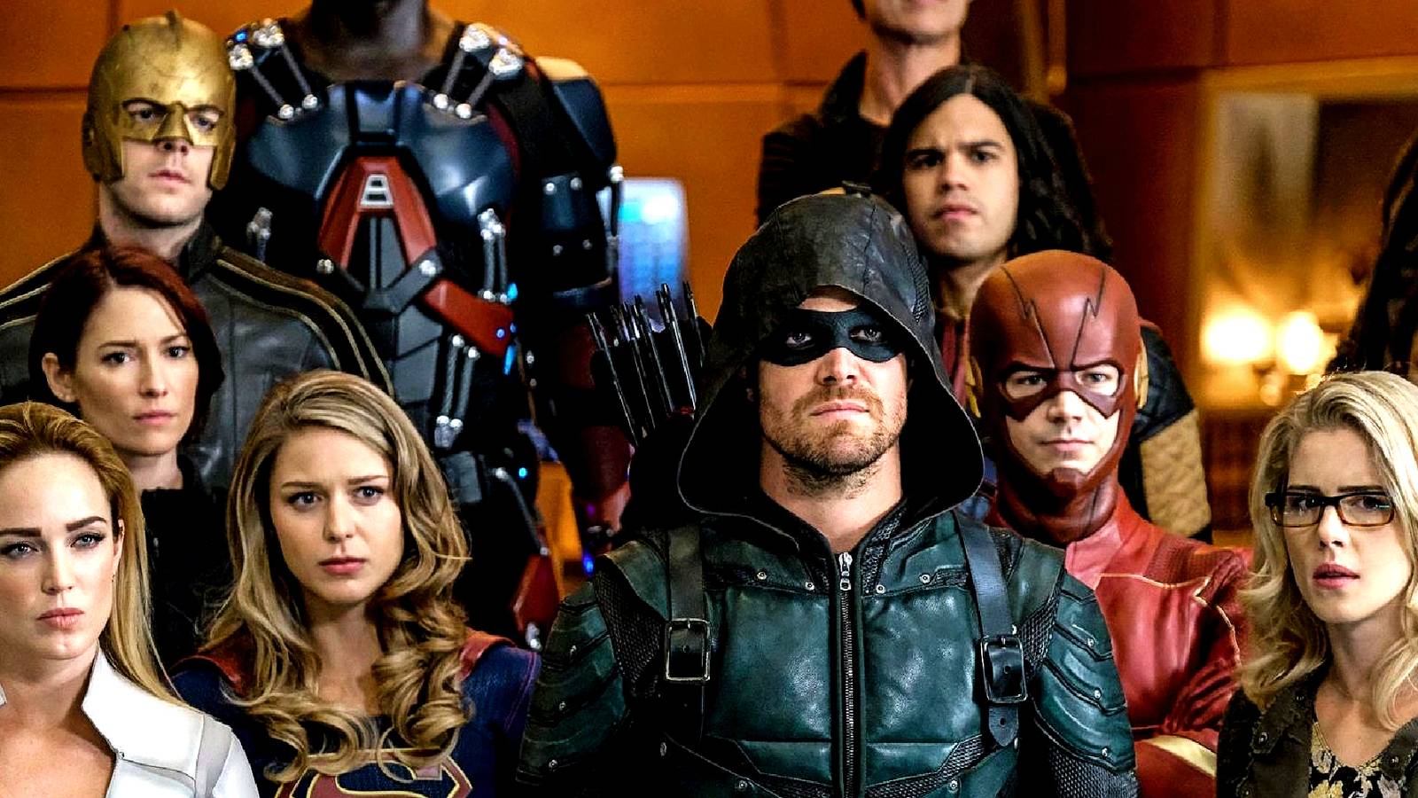 Arrowverse Heroes fue escrito en episodios de Flash Crossover después de exigir un salario más alto