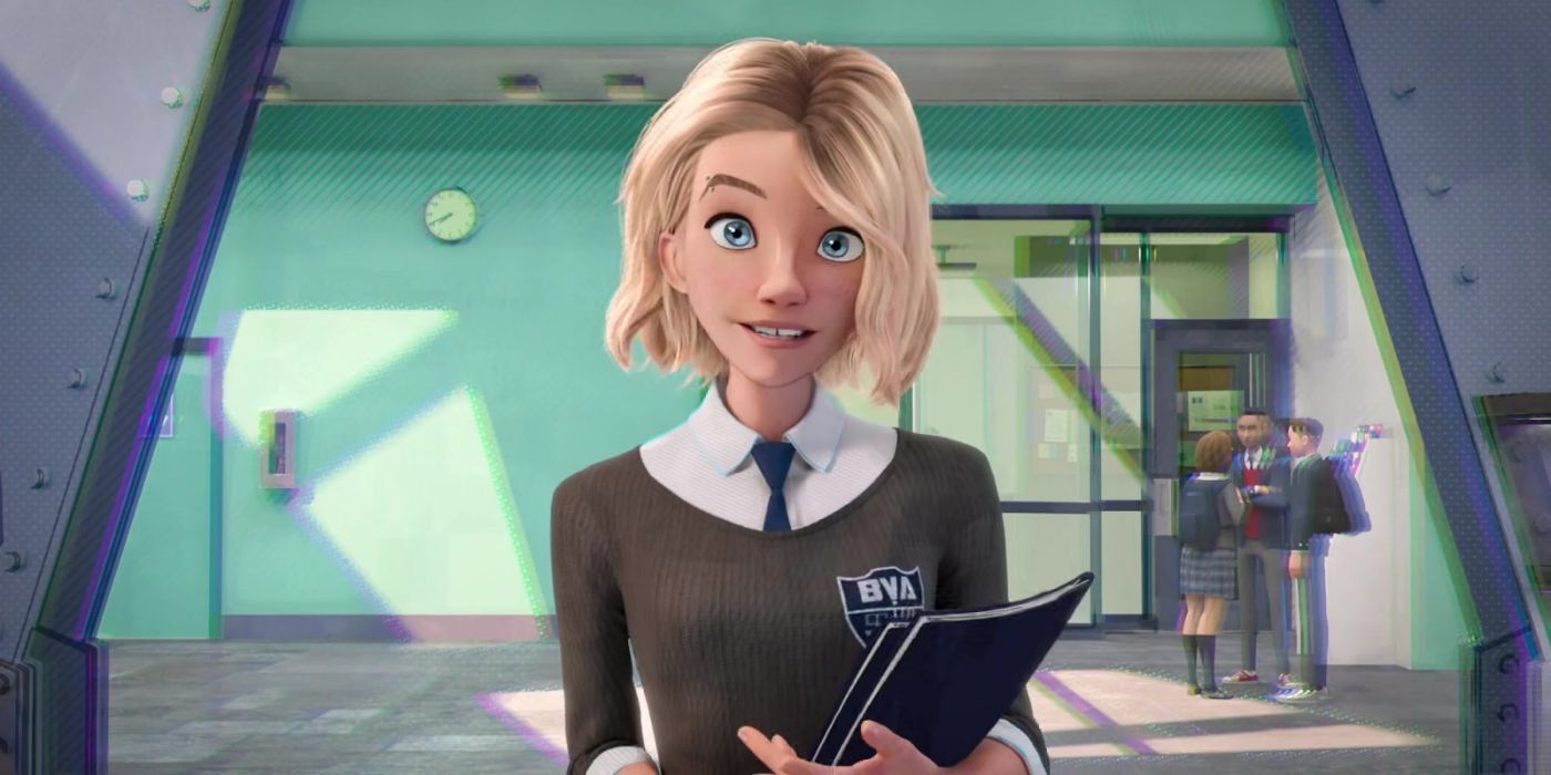Gwen Stacy sonriendo con su uniforme escolar durante un hombre araña: en la escena de la araña verse