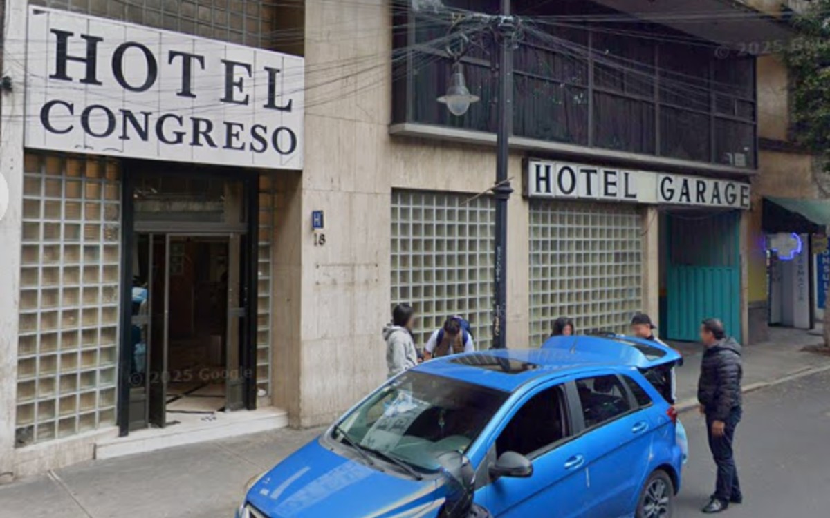 Asaltan a extranjera, le disparan, huyen en moto y escapan en el Metro | CDMX