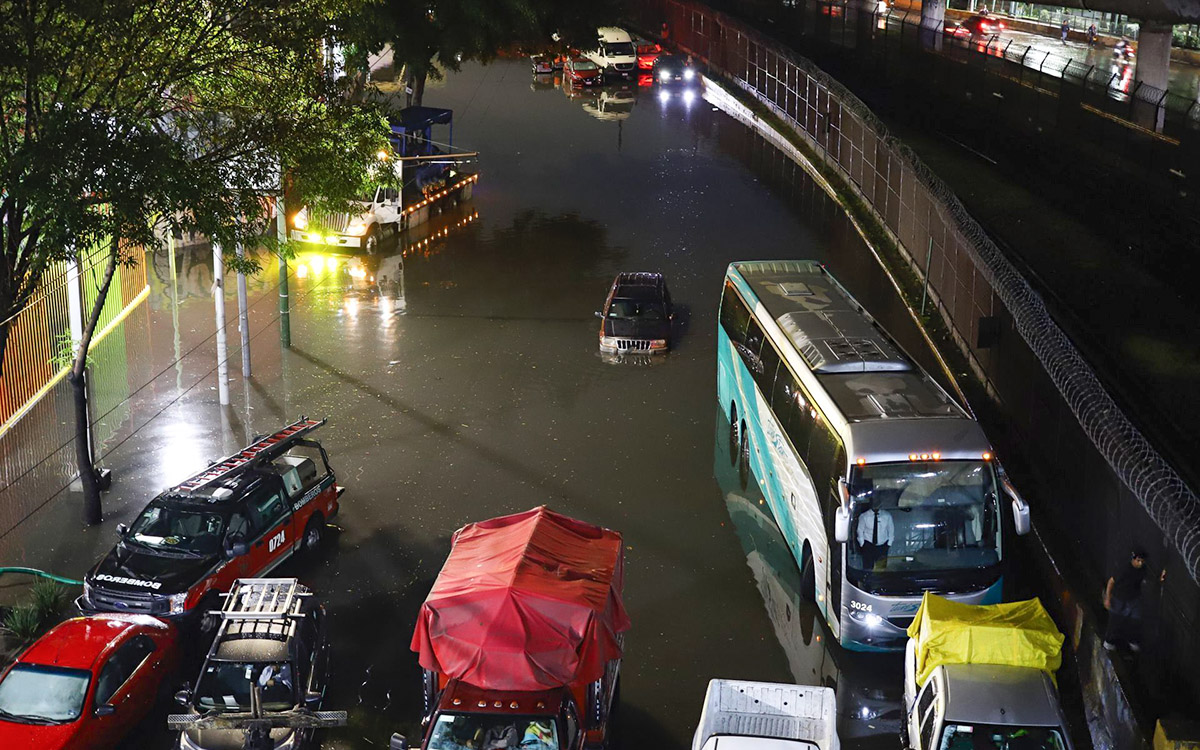 CDMX sufre la lluvia más intensa de la temporada; activan alerta púrpura y suspenden vuelos