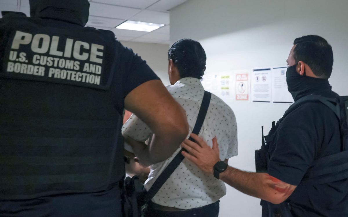 EU registra histórica caída de 1.4 millones de migrantes en el primer semestre de Trump