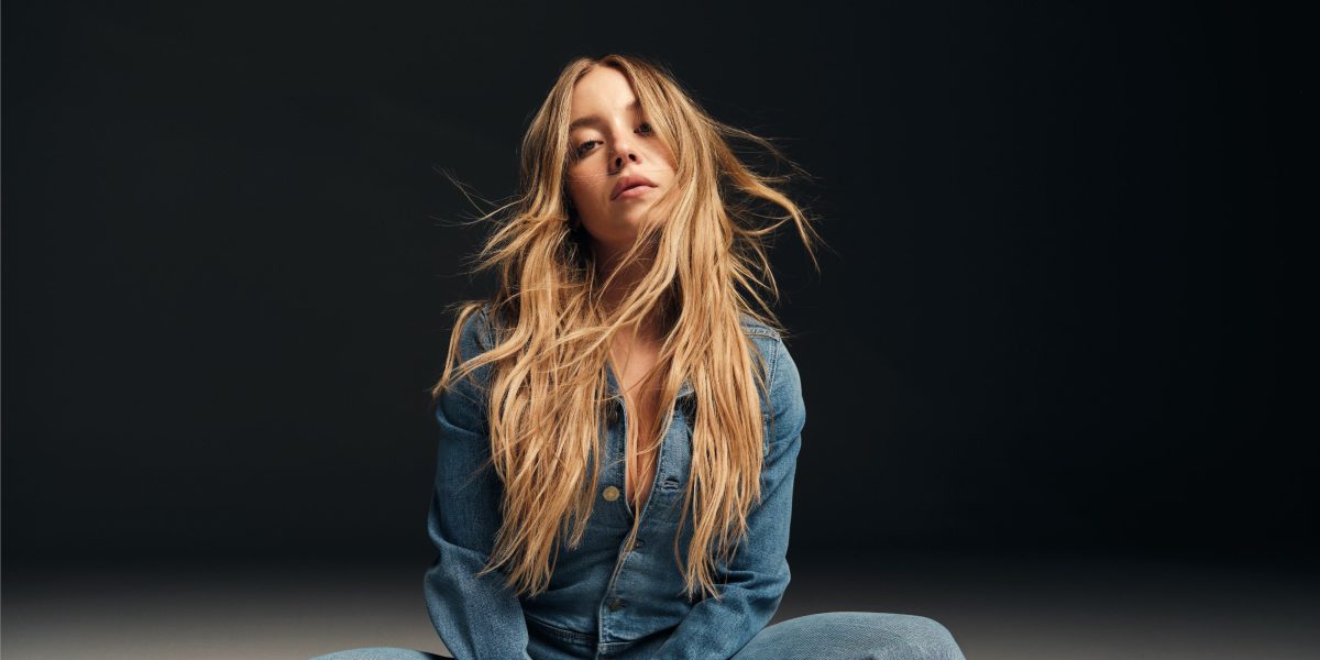 El controvertido anuncio de "Great Jeans" de Sydney Sweeney recibe una respuesta oficial de American Eagle