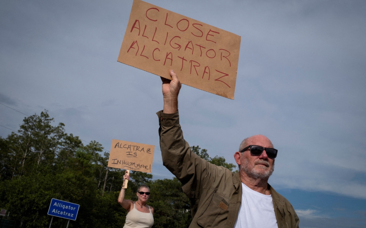 Jueza ordena cierre del centro migratorio 'Alligator Alcatraz'