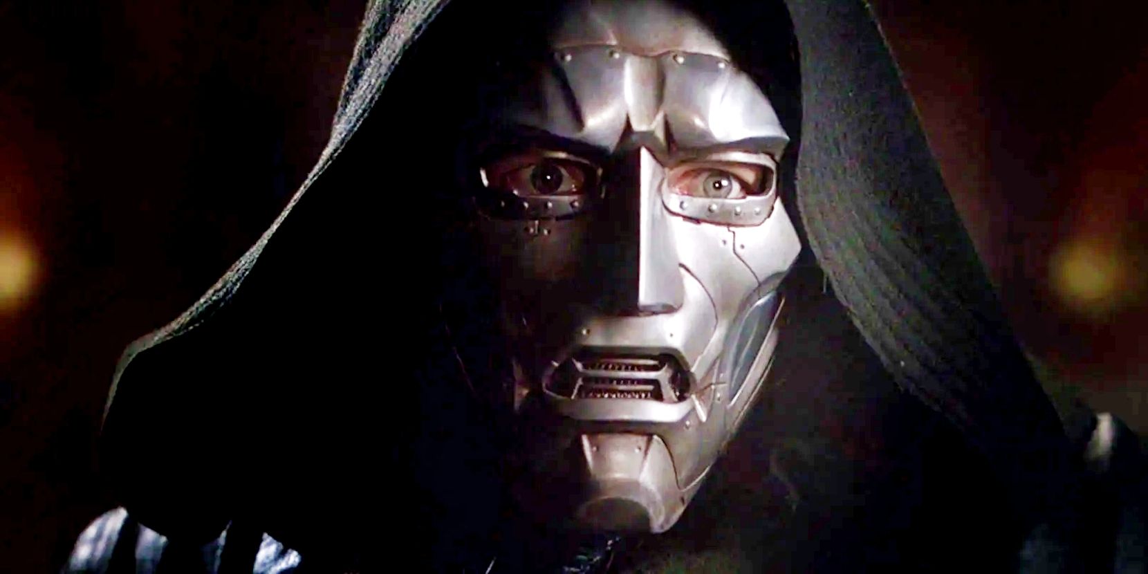 Lo que revela el disfraz de Doctor Doom sobre el villano de Marvel a nivel de Thanos de Robert Downey Jr
