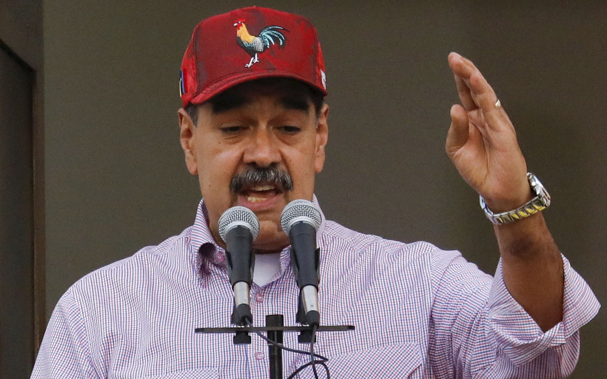 Maduro celebra alistamiento militar; oposición informa sobre liberación de presos políticos