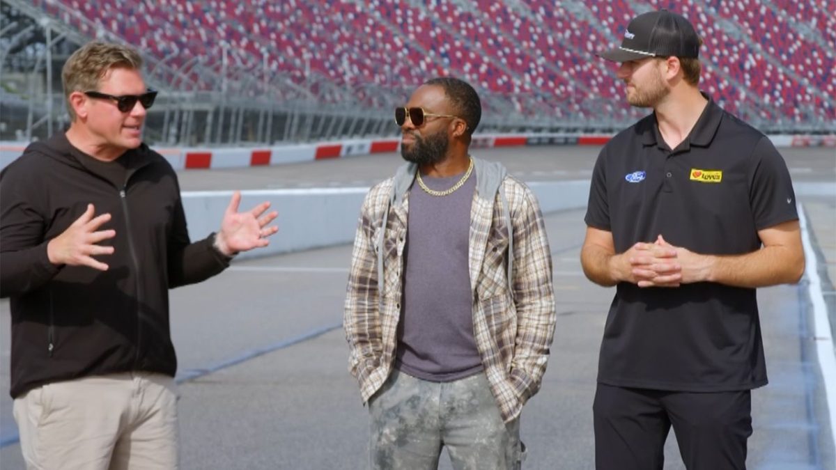 Mamba Smith y Todd Gilliland de NASCAR supervisan la competencia de Great Food Truck Race en un nuevo clip