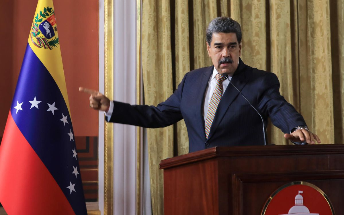 Nicolás Maduro acusa a EU de buscar un 'cambio de régimen' de manera 'terrorista' | Video