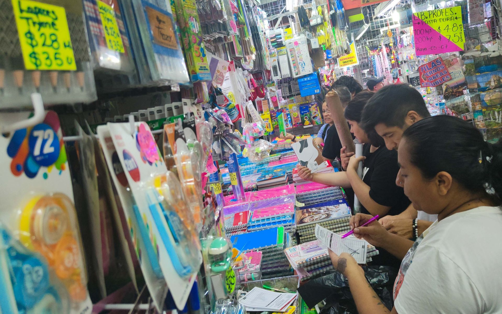 Por regreso a clases, ‘tarjetazos’ aumentan 30% en familias mexicanas