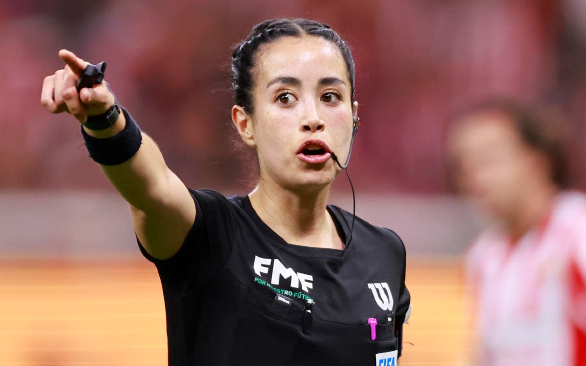 Presidente de la FIFA ofrece apoyo a la árbitra Katia Itzel García