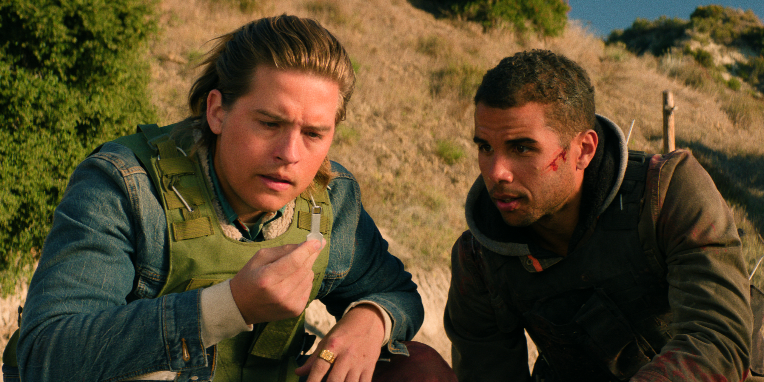 Revisión de bajo fuego: este accesor de buddy cop actioner de Dylan Sprouse y Mason Gooding’s Incredible Chemistry