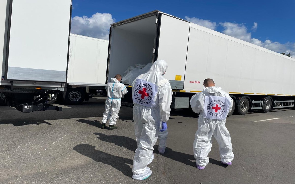 Rusia entrega otros mil cuerpos de soldados ucranianos | Video