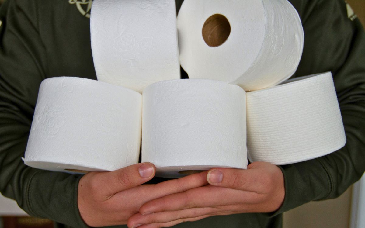 Se queda sin papel: cae hombre por intento de robo de medio millón de pesos en papel higiénico