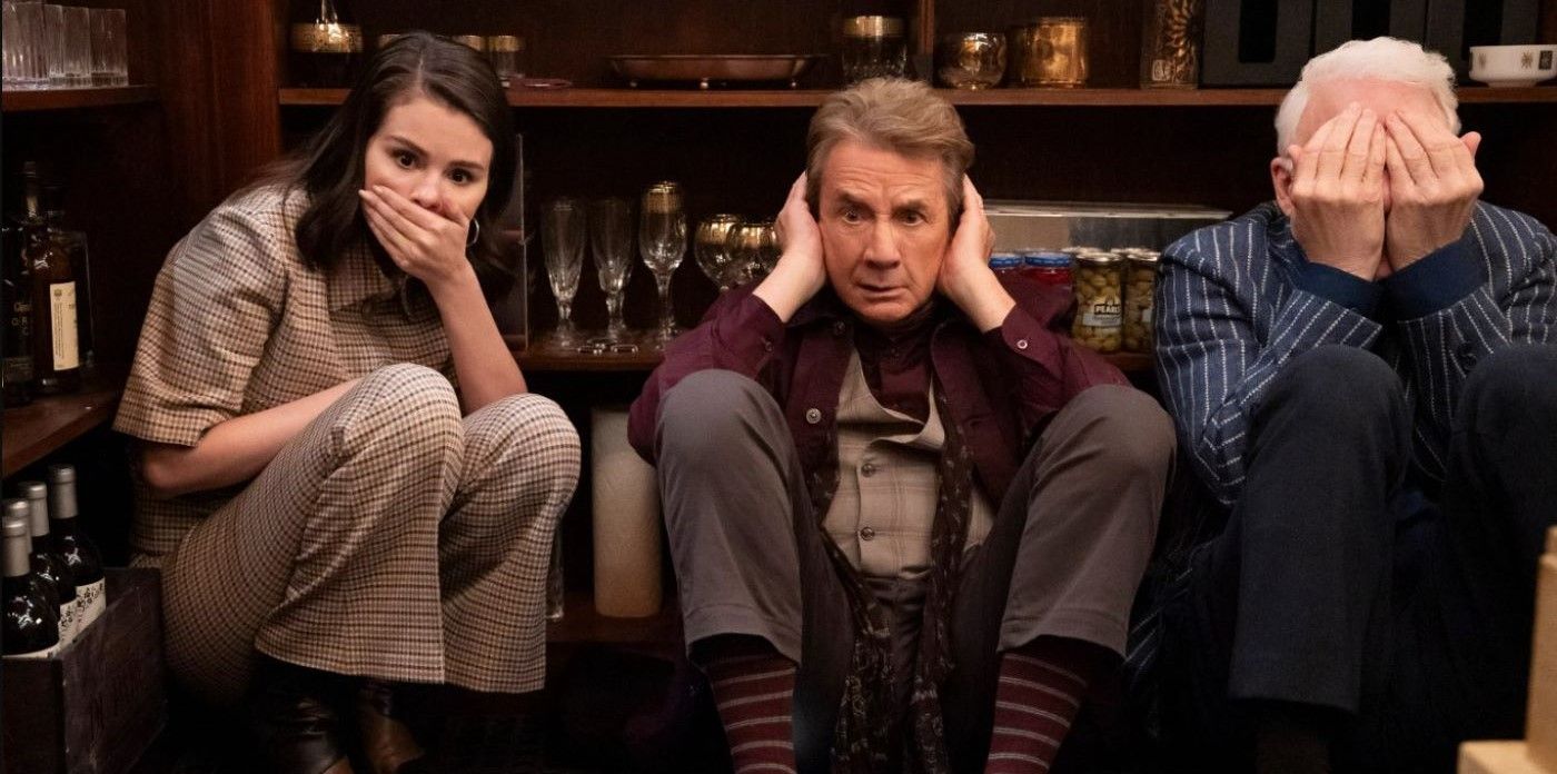 Mabel de Selena Gomez, Oliver de Martin Short y Charles de Steve Martin que se esconden y no ve no se ve mal, no hablan mal, no escuchan mal en los asesinatos en la temporada 5 del edificio.