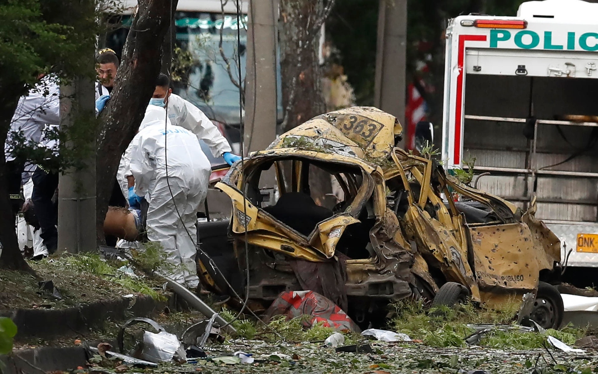 Sube a 18 muertos y más de 60 heridos saldo de ataques coordinados en Colombia | Video