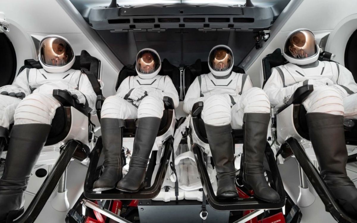 Trump firma documento que facilita los viajes comerciales al espacio