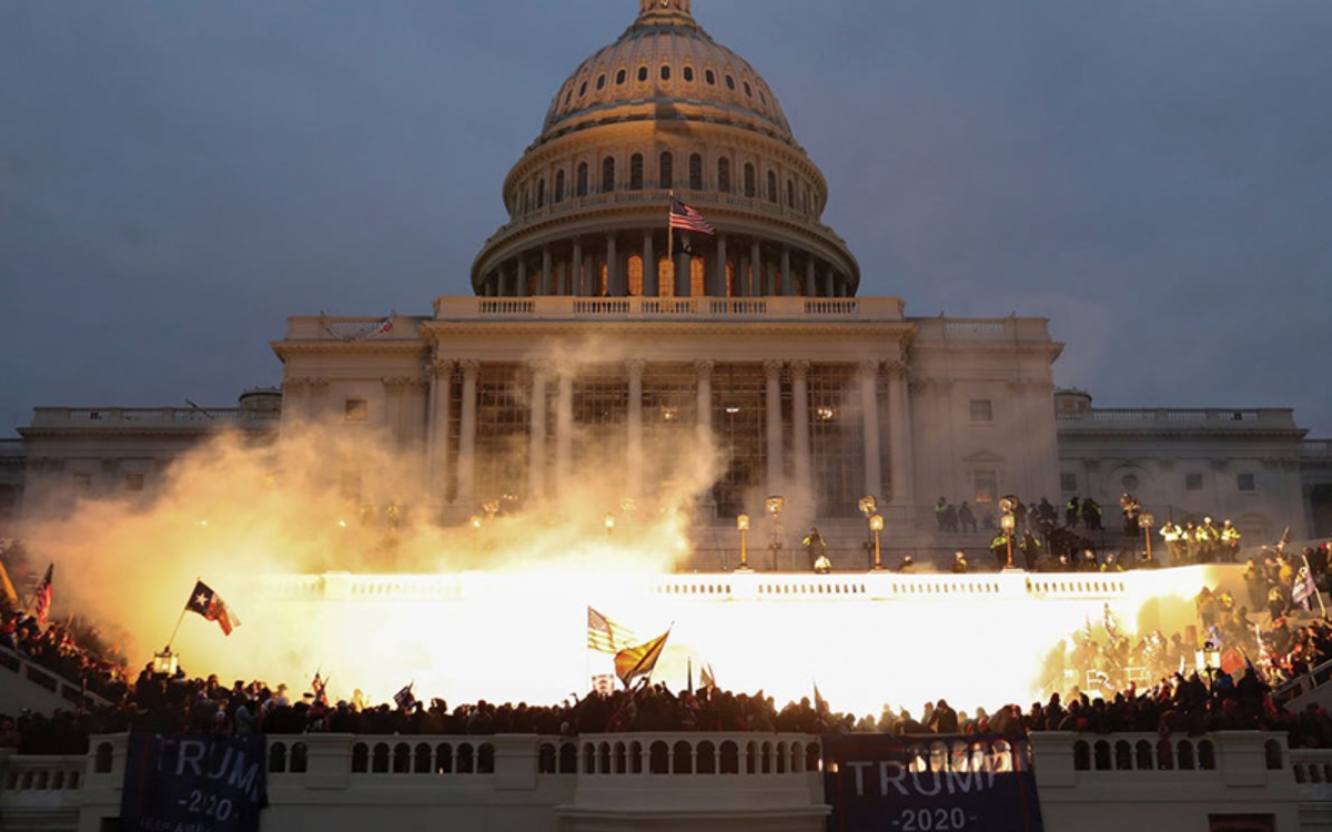 Trump investiga a fiscal que lo imputó por asalto al Capitolio