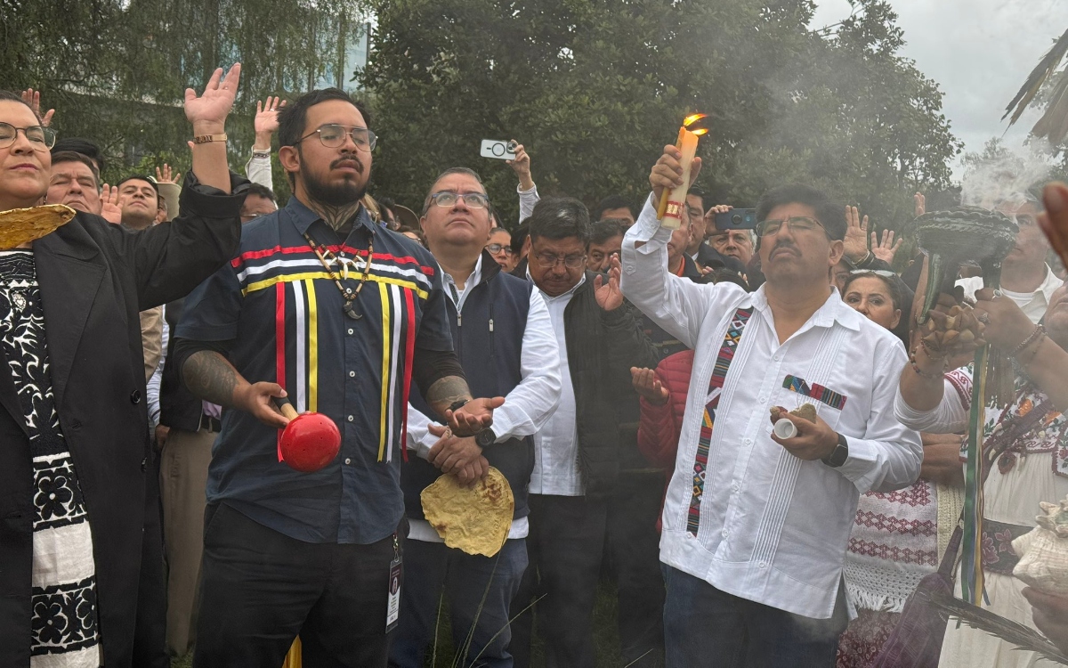 'Purifican' bastones de mando para ministros y ministras en Cuiculco | Ceremonia de Consagración