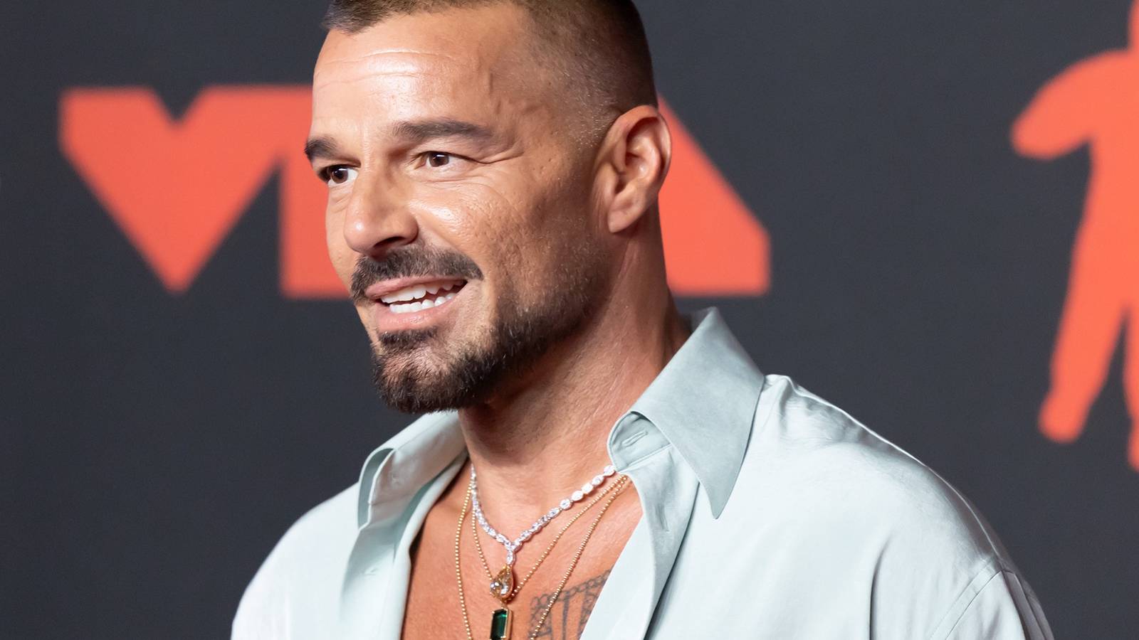 10 canciones molestas que todos conocemos secretamente de corazón