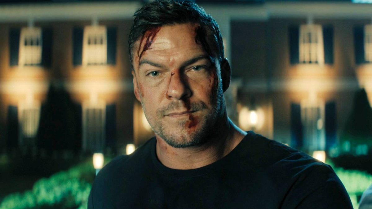 Alan Ritchson de Reacher explica cómo elaborar la escena de pelea perfecta