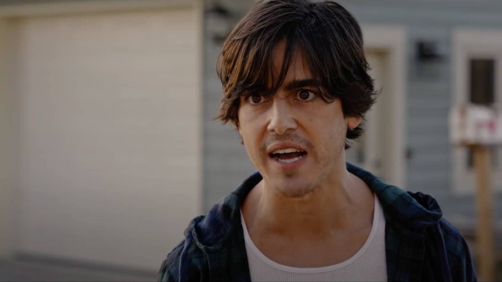 OTRA ENTREGA TU VECINA REVISIÓN: Los personajes estelares y el drama se ven socavados por la comedia de espíritu mezquino