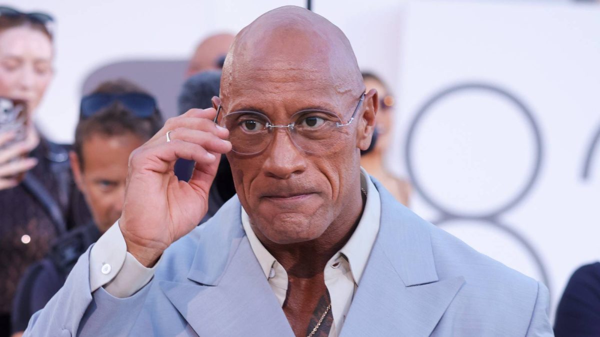 Dwayne Johnson llora durante la ovación de pie por su nueva película de Oscar